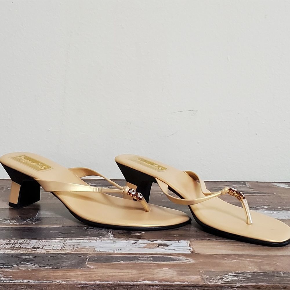 Rakhee's Shoes Thong Sandals with Jeweled Accents Size 6